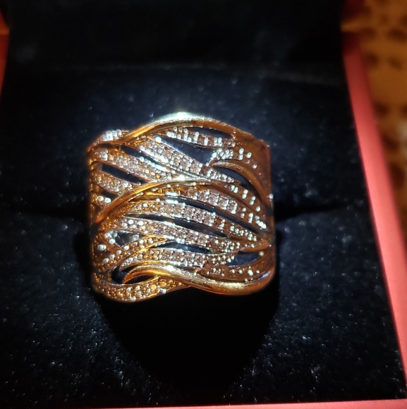 Sterling silver 925 glam ring. 2 tone .925 with Gold plating - Picture 11 of 13